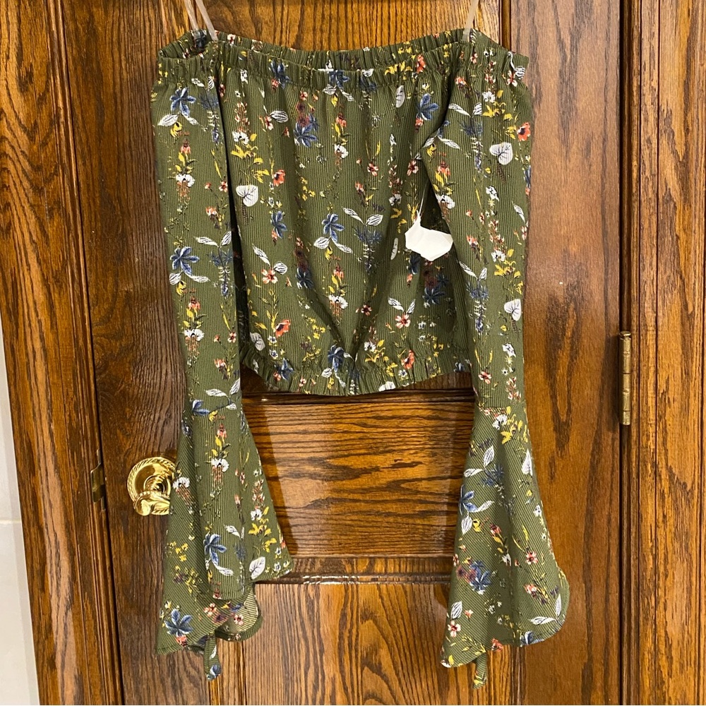 Floral blouse 🍃